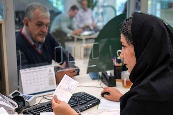 «بانک مرکزی سقف گردش سالانه حساب‌های بانکی را تعیین کرد (۲۰۰ میلیارد ریال برای مزدبگیران و…» — تصویر پیوست