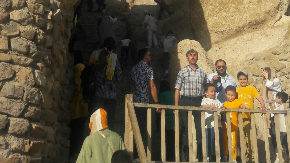 «انشالله اقتصاد رو به بهبود» — تصویر پیوست