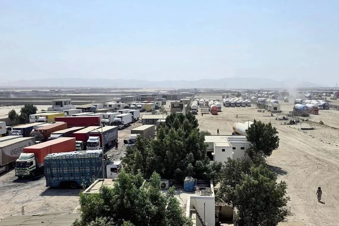 «روزنامه‌نگار پاکستانی: گذرگاه مرزی میان پاکستان و ایران، سرانجام پس از چند روز تعطیلی، از…» — تصویر پیوست